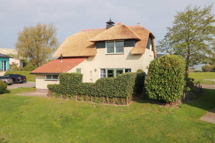 Ferienhaus für 6 Personen, mit Balkon/Terrasse und Terrasse sowie Garten und Sauna in Makkum