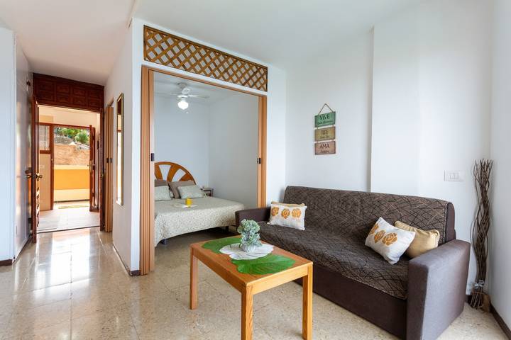 Ganze Wohnung, Ferienwohnung 'Vista Al Mar' mit Meerblick, privatem Garten und WLAN in San Marcos, Teneriffa Nord