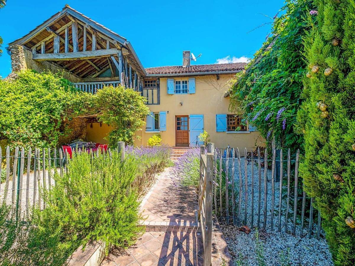 Beautiful farmhouse with private pool in Le Houga, Gers