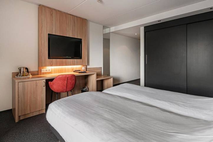 Hotel für 4 Personen, mit Balkon und Terrasse sowie Whirlpool und Pool in Lemmer - 2