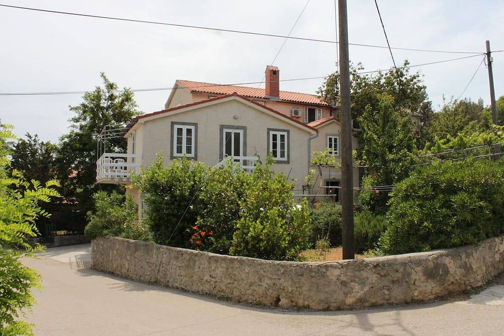 Ganze Wohnung, 1-Zimmer-Ferienwohnung mit Terrasse und Meerblick Nerezine, Losinj (A-3479-a) in Nerezine, Lošinj