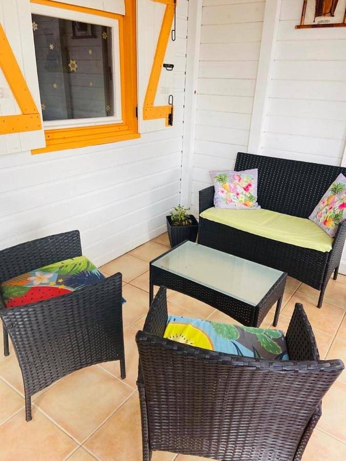 Location de vacances pour 2 personnes, avec vue ainsi que terrasse et jardin à Lamentin (Guadeloupe) - 2
