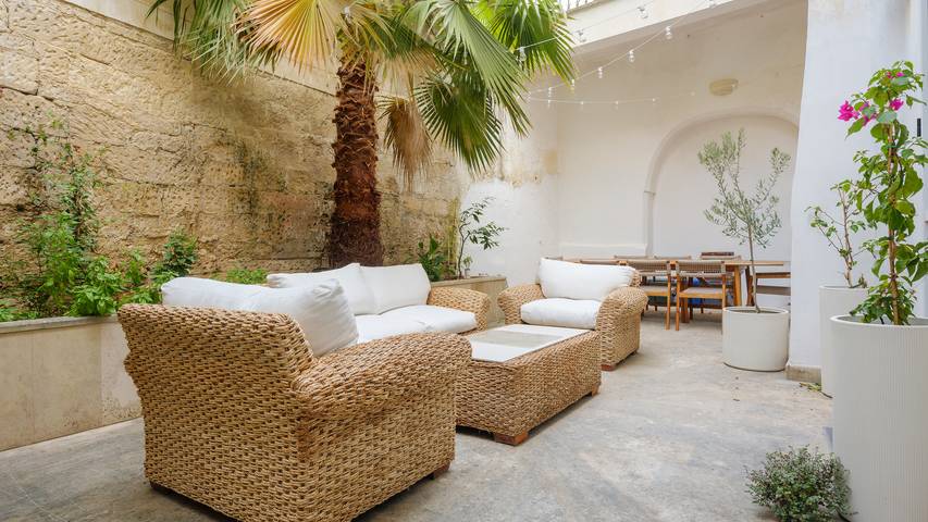 Vacation rental for 5 people, with yard in Lecce
