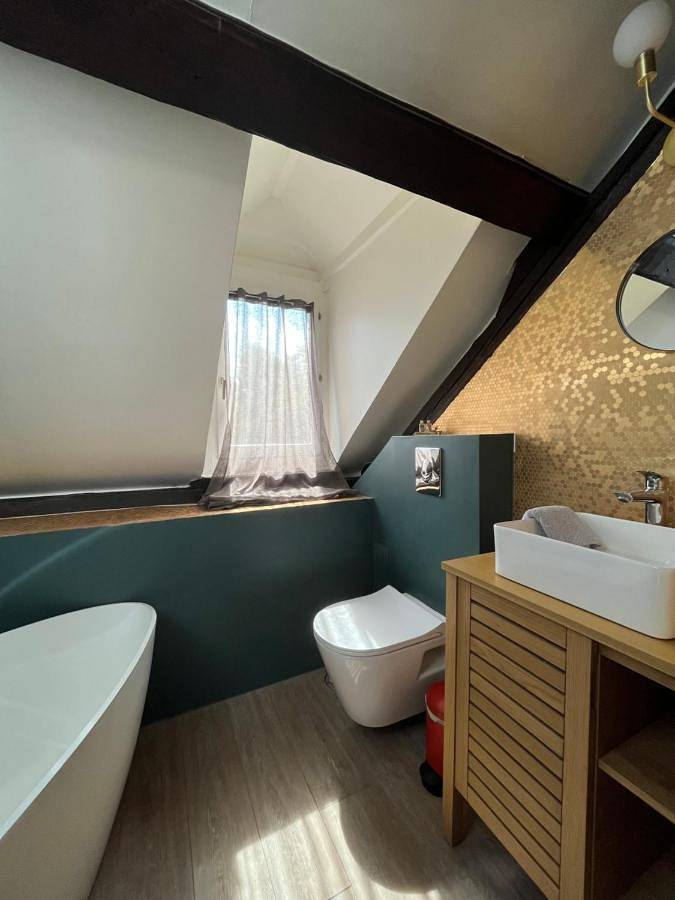 Location de vacances pour 6 personnes, avec vue et jardin à La Rivière-Saint-Sauveur - 3