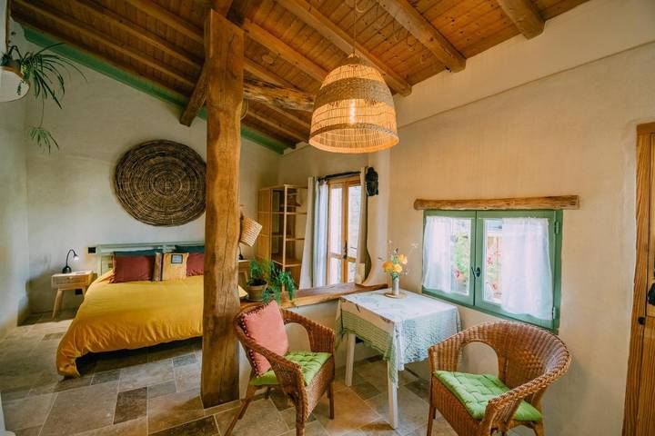 Gîte pour 2 personnes, avec jardin ainsi que terrasse et piscine à Lavardac