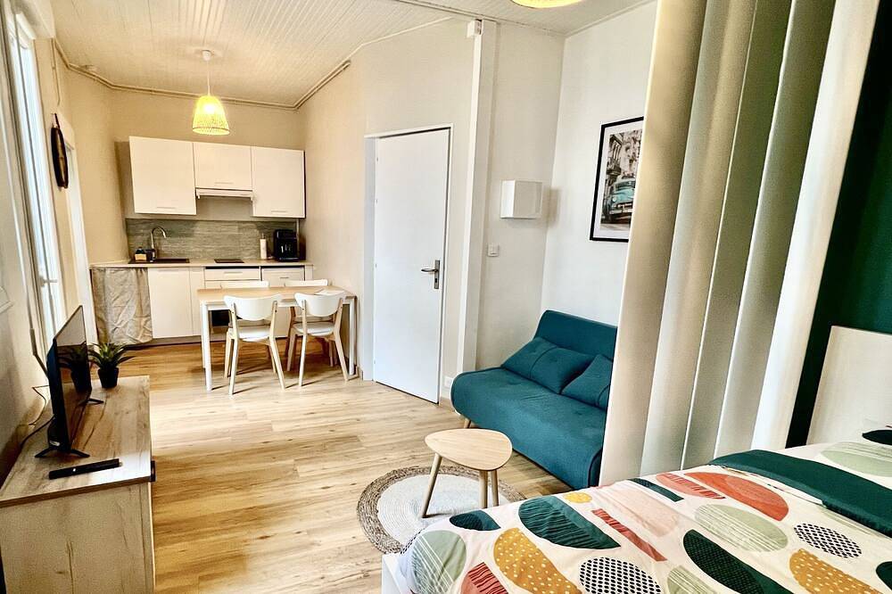 Entire apartment, Studio Océan Remblai in Les Sables-d'Olonne, Vendée