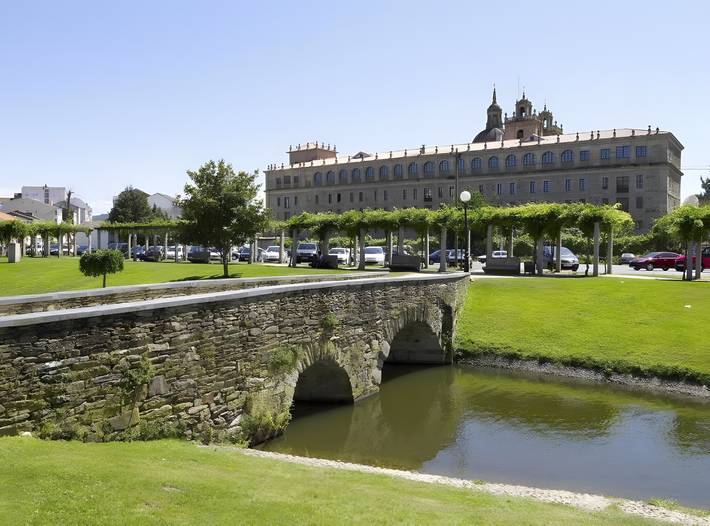 Apartamento entero, Apartamento 'En Centro De Monforte' con Wi-Fi in Monforte de Lemos, Reserva da Biosfera Ribeira Sacra e Serras do Oribio e Courel