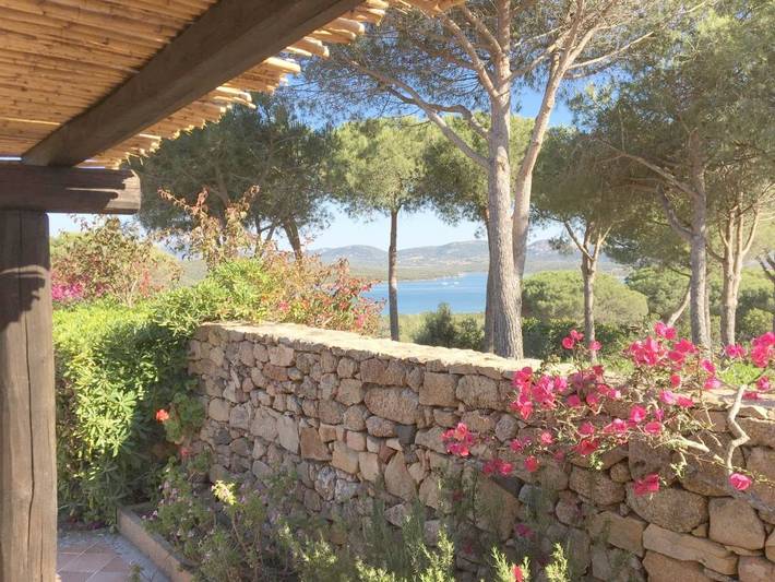 Gîte pour 2 personnes, avec vue ainsi que terrasse et jardin dans Santa Teresa Gallura