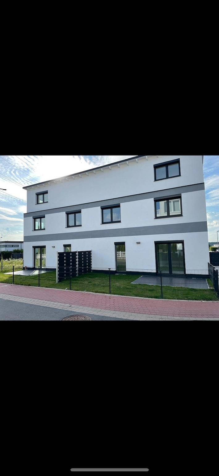 Neu gebautes komplettes Reihenhaus  in Oberasbach, Franken