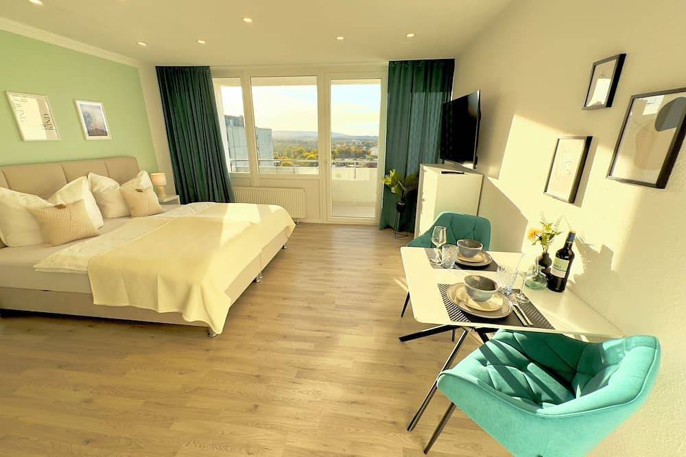 Ganze Wohnung, M&D Apartments nähe Stadion mit Balkon - Netflix - Küche - Sunset View in Kaiserslautern, Saar-Nahe-Bergland