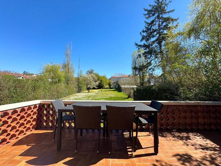 Location de vacances pour 6 personnes, avec Balcon et Terrasse ainsi que Jardin et Vue à Brassac-les-Mines