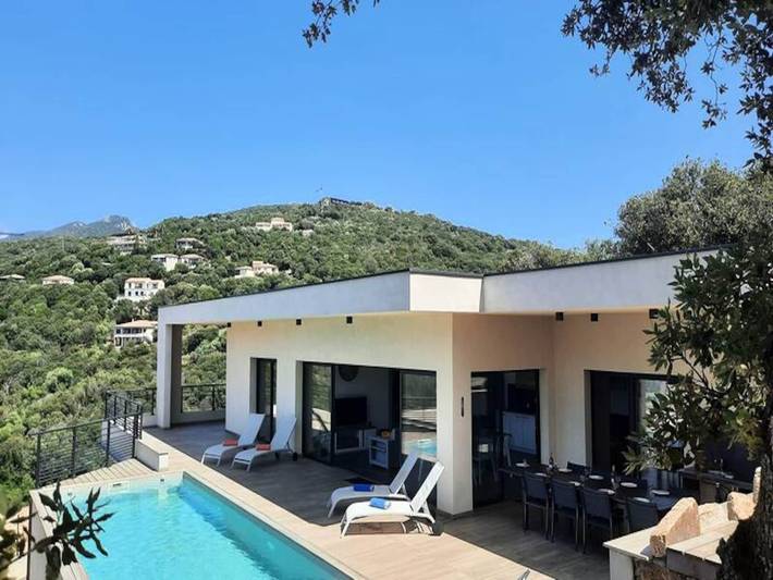 Gîte pour 10 personnes, avec piscine et jardin, adapté aux familles à Viggianello