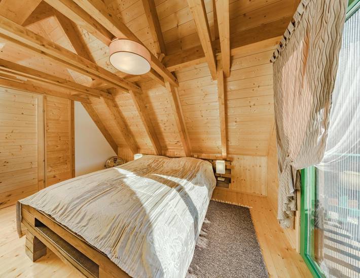 Ganze Ferienwohnung, Holzhaus ''Luka'' mit Whirlpool, Pool und Bergblick in Korenica, Lika-Senj