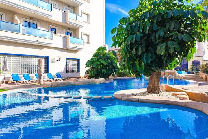 Apartahotel para 4 personas, con Balcón y Jacuzzi además de Terraza y Jardín en Orihuela
