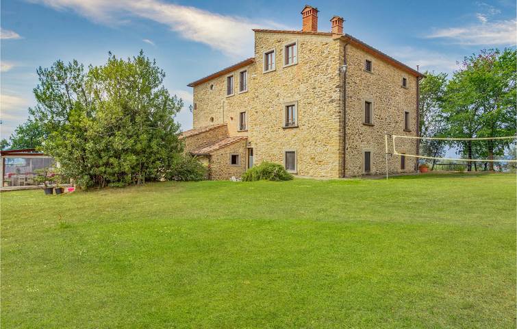 Gîte pour 8 personnes, avec jardin ainsi que piscine et terrasse, adapté aux familles à Arezzo - 2