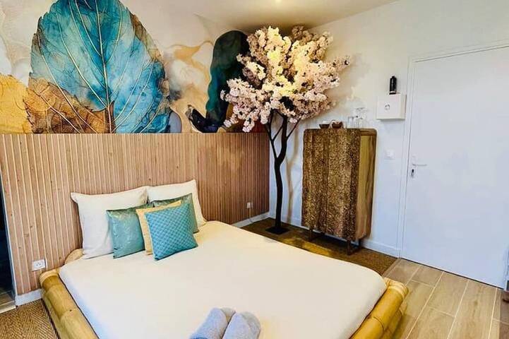 Deluxe Asian Suite with Spa Tub in Nanteuil-lès-Meaux, Sena y Marne