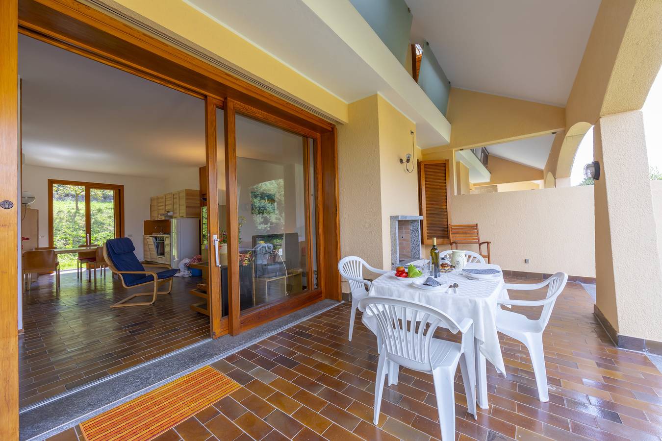 Sunset in Ranco: Lakeview Townhouse with Private Garden in Spiaggia Caravalle, Ranco