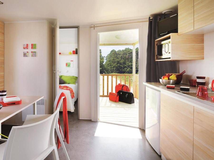 Flower Camping Les Ondines - Mobilhome 4 personnes - Standard 27 m² 2 chambres dont terrasse semi-couverte 7 m² + Tv in Souillac, Lot
