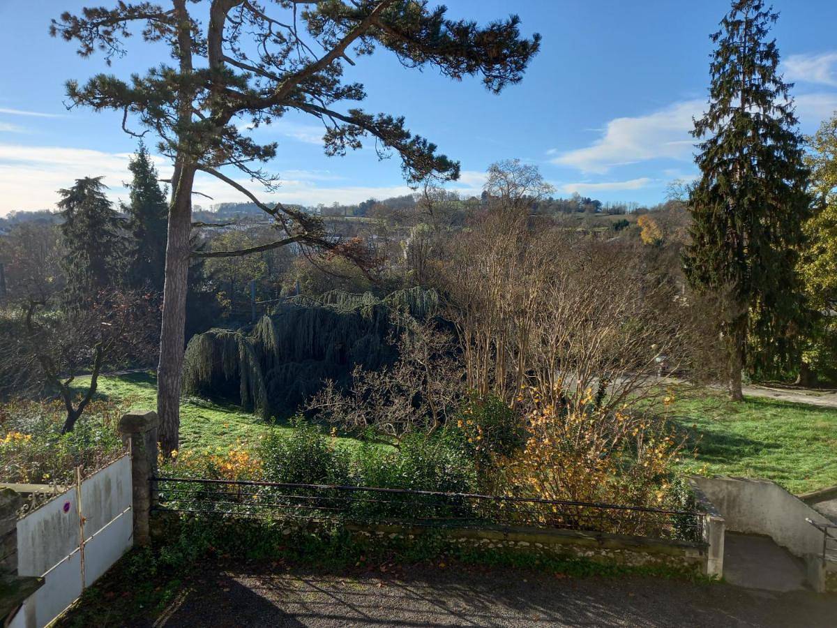 Single Bed in 4-Bed Dormitory Room in Orthez, Béarn