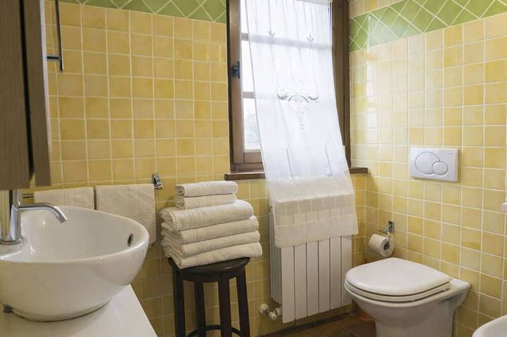 Appartement entier, Joli appartement pour 4 personnes avec climatisation, piscine, WIFI, TV, patio et animaux admis in Panicale, Lac Trasimène