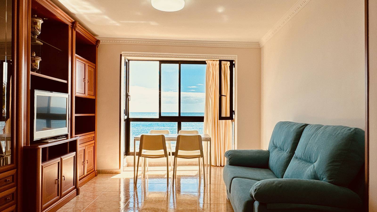 Apartamento entero, Click&Guest - Bright Sun House with Sea Views in Arinaga, Agüimes