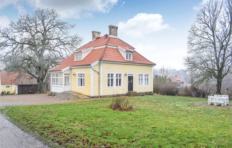 Hus för 8 Personer med trädgård in Svenska Östersjön
