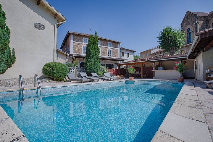 Gîte pour 10 personnes, avec piscine