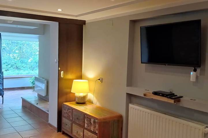 Entire apartment, Five-person Apartment With a Garden Near Szczytnicki Park in Osiedle Zacisze-Zalesie-Szczytniki, Wrocław