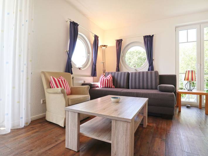Ferienwohnung für 3 Personen, mit Balkon und Terrasse sowie Garten in Redewisch