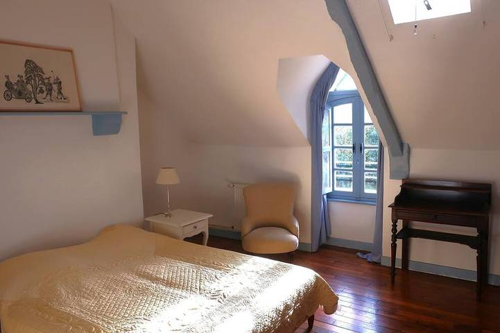 1930s-style house, large garden, 10-minute walk to beach. Ideal for 2 to 3 families. in Erquy, Côte d’Émeraude
