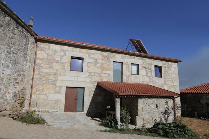 Location de vacances pour 30 personnes, avec Terrasse et Jardin ainsi que Piscine et Vue dans Cabeceiras de Basto