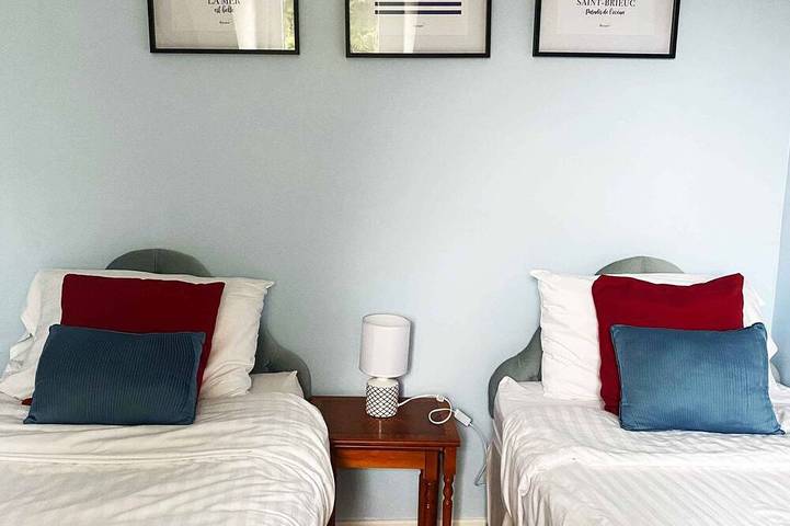 Gîte pour 6 personnes, avec piscine ainsi que jardin et terrasse, animaux acceptés à Hénansal - 4