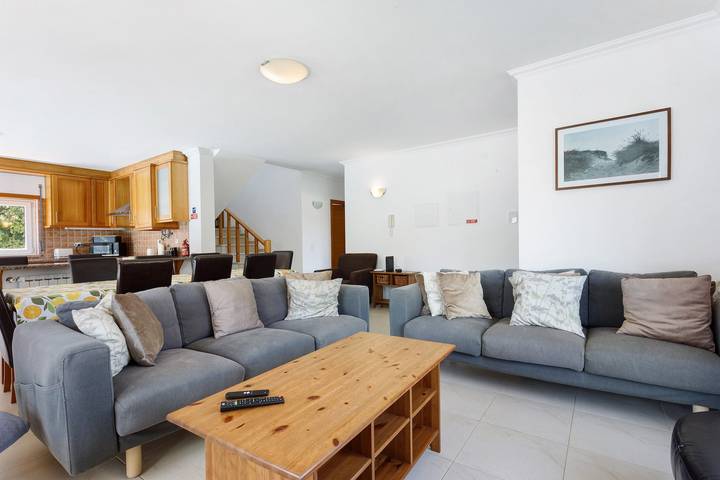 Villa 'Paraíso Da Lagoa' con piscina privada, jardín privado y Wi-Fi in Vau, Leiria District