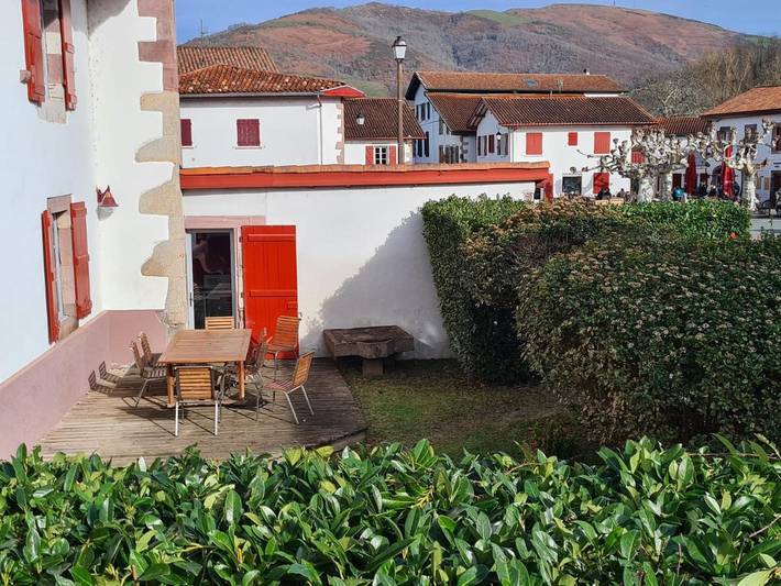 Location de vacances pour 8 personnes, avec vue et jardin à Saint-Étienne-de-Baïgorry - 2