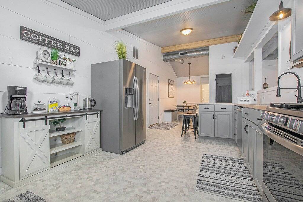 Farmhouse On 4 in Elkhart County