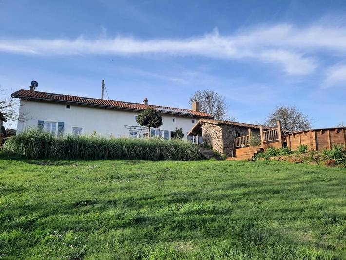 Location de vacances pour 8 personnes, avec jardin ainsi que vue et piscine à Saint-Aubin-le-Cloud