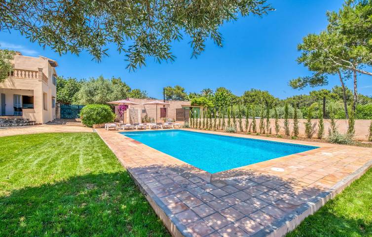 Sonniger Rückzugsort am Meer mit Pool und Terrasse - 2 km zum Strand in Cala Ratjada, Capdepera