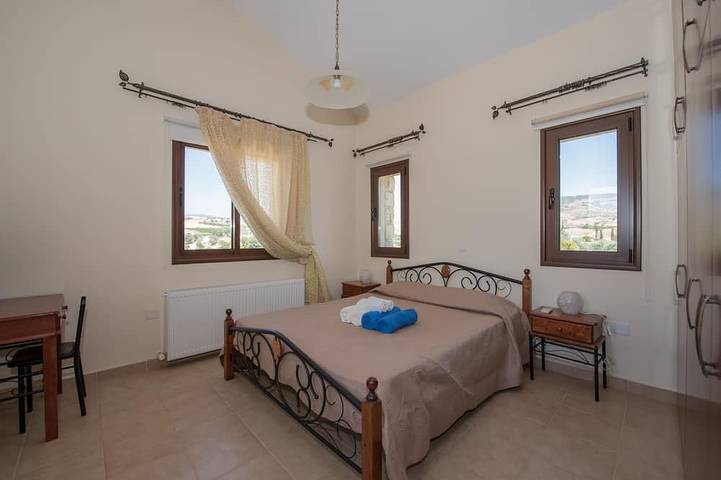 4bdr Familienfreundliche Villa mit 400sq. m. Spielplatz, privates beheiztes Schwimmbad in Südzypern