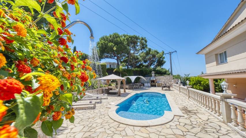 Villa pour 10 personnes, avec balcon et jardin - 1