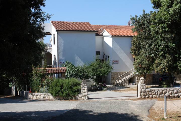 Appartement entier, Garçonniere avec la terrasse et la vue sur le mer Suha Punta, Rab As-5050-a in Kampor, Rab