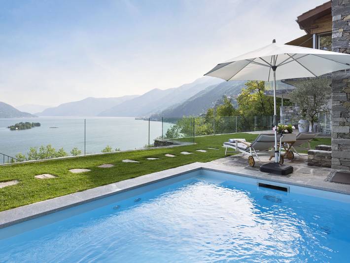 Ferienwohnung für 2 Personen, mit Terrasse und Ausblick sowie Seeblick und Sauna in Ronco sopra Ascona