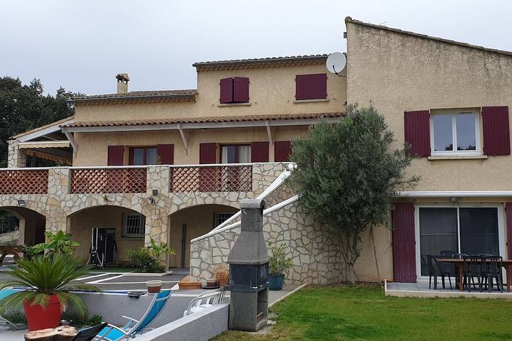 Villa pour 26 personnes, avec Terrasse et Jardin