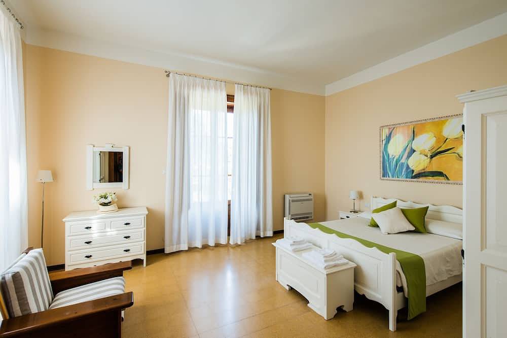Villa with swimming pool, jacuzzi and tennis, in front of the Aeolian Islands in Messina, Messina Province