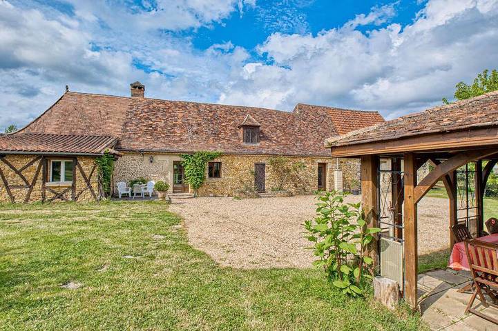 Location de vacances pour 9 personnes, animaux acceptés à Lacropte