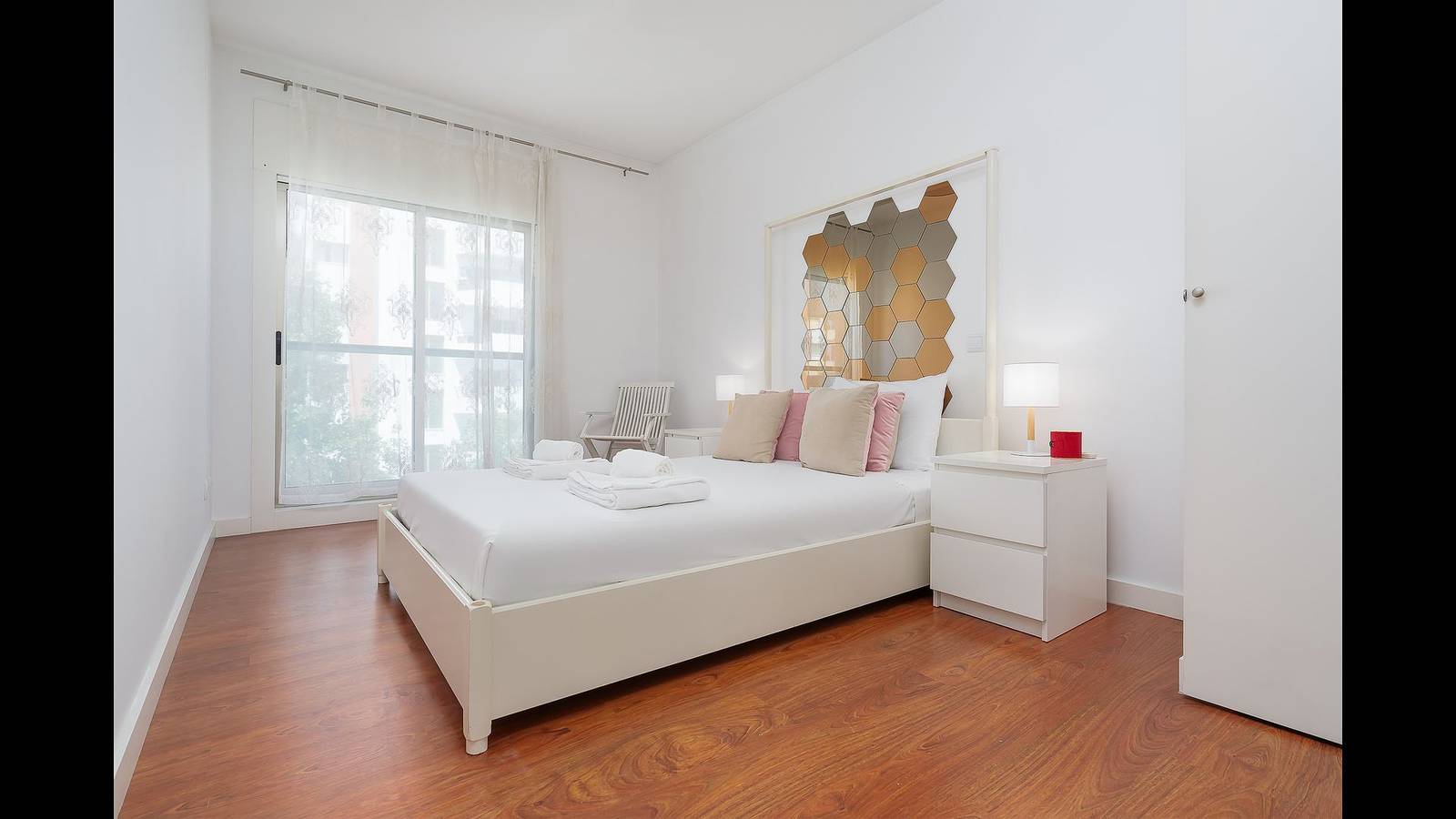 Appartamento intero, 2 Bdr Apartment W/Pool and Jacuzzi by Lovelystay in Praia da Rocha, Portimao