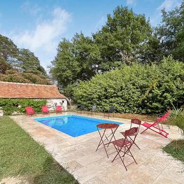 Gîte pour 9 personnes, avec jardin et piscine à Ménestreau-en-Villette