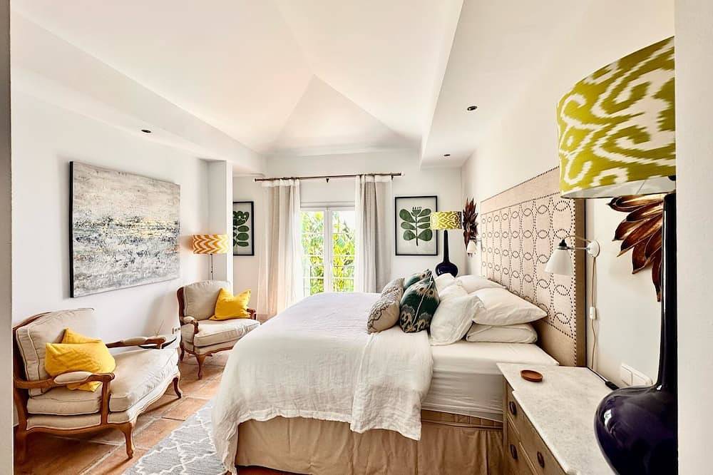 Atemberaubende Luxusvilla - großer Pool, sehr private Gärten und 4 wunderschöne Schlafzimmer! in Sotogrande, San Roque