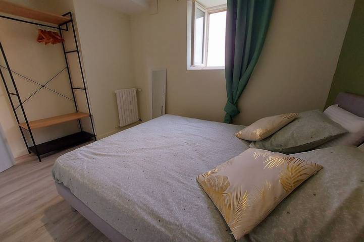 Familienfreundliches Ferienhaus mit Spielzimmer, Terrasse, Garten und nahen Freizeitmöglichkeiten in Juvigné, Mayenne