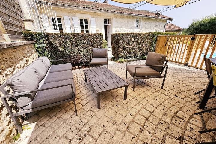 Gîte pour 10 personnes, avec Balcon/Terrasse ainsi que Terrasse et Jardin à La Couronne
