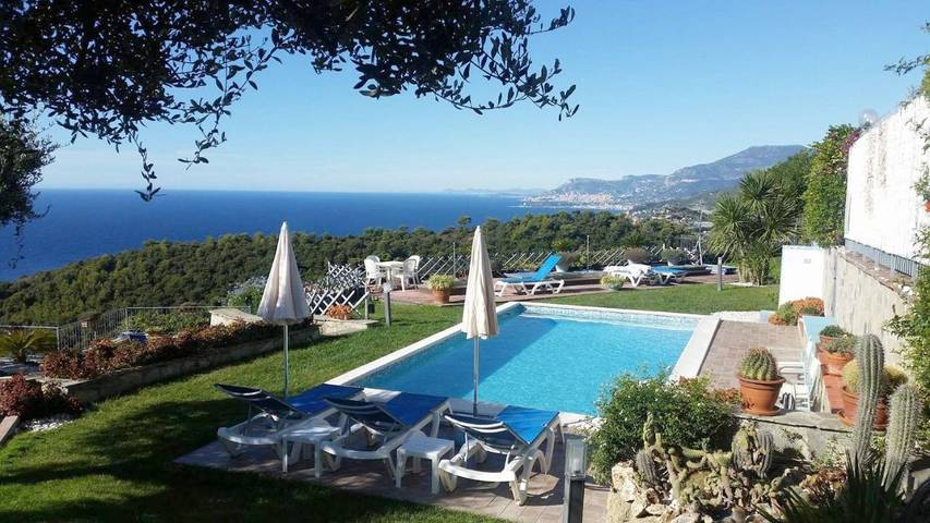 Appartement de vacances pour 4 personnes, avec jardin ainsi que piscine et vue, adapté aux familles